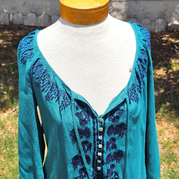 Daniel Rainn embroidered casual blouse - Picture 2 of 8